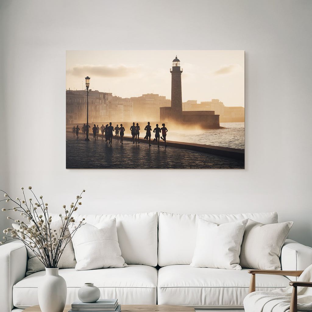 Laufende Menschen Am Wasser Im Sonnenaufgang Oder Sonnenuntergang Mit Leuchtturm