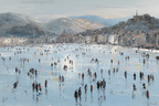 Winterszene Eisfläche Menschen Auf Eis Mountains Cityscape Impressionistisch | Sport und Bewegung | Themen und Hobbys