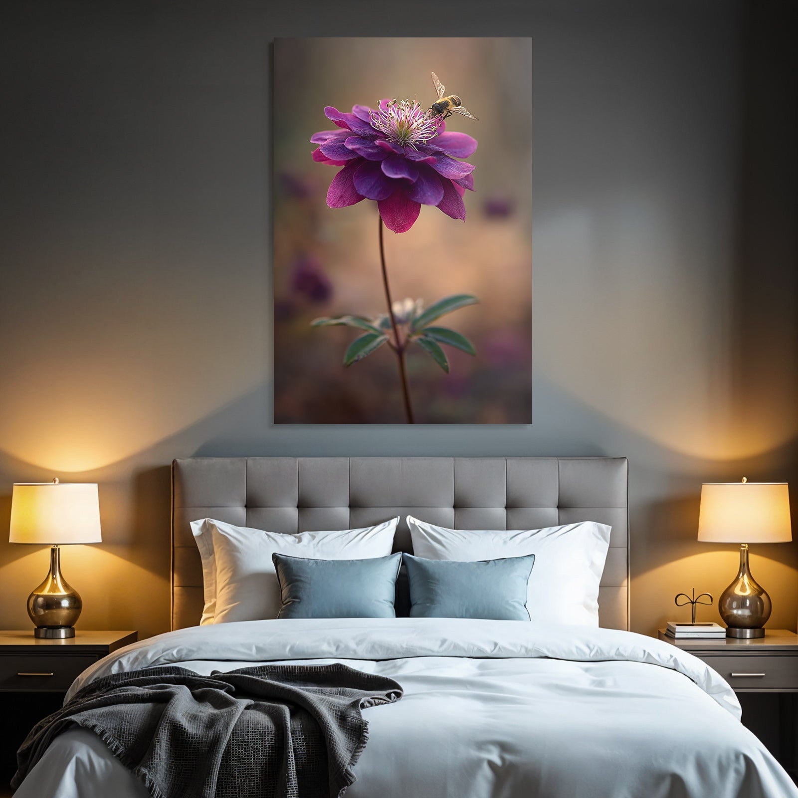 Nahaufnahme Von Einer Violetten Blume Mit Biene