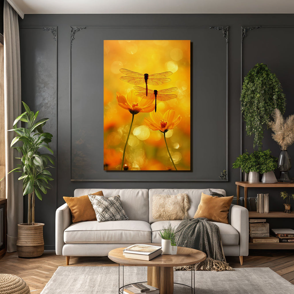 Zwei Libellen Auf Gelben Blumen Mit Warmem Orangen Hintergrund