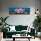 Grossrosa Lotus Vintage Trailer Desertlandschaft Mit Bergen Im Dämmerlicht