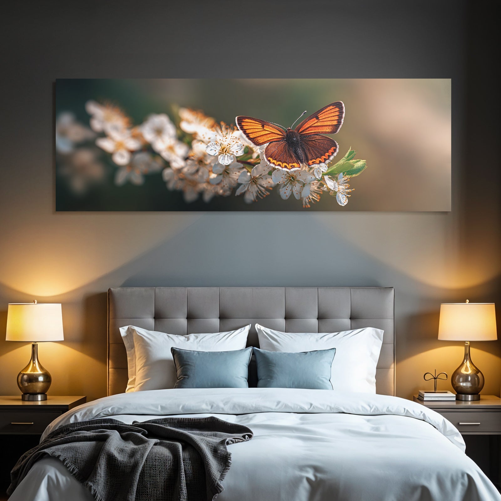 Schmetterling Mit Leuchtend Orangen Schwarzen Flügeln Auf Weissen Blumen