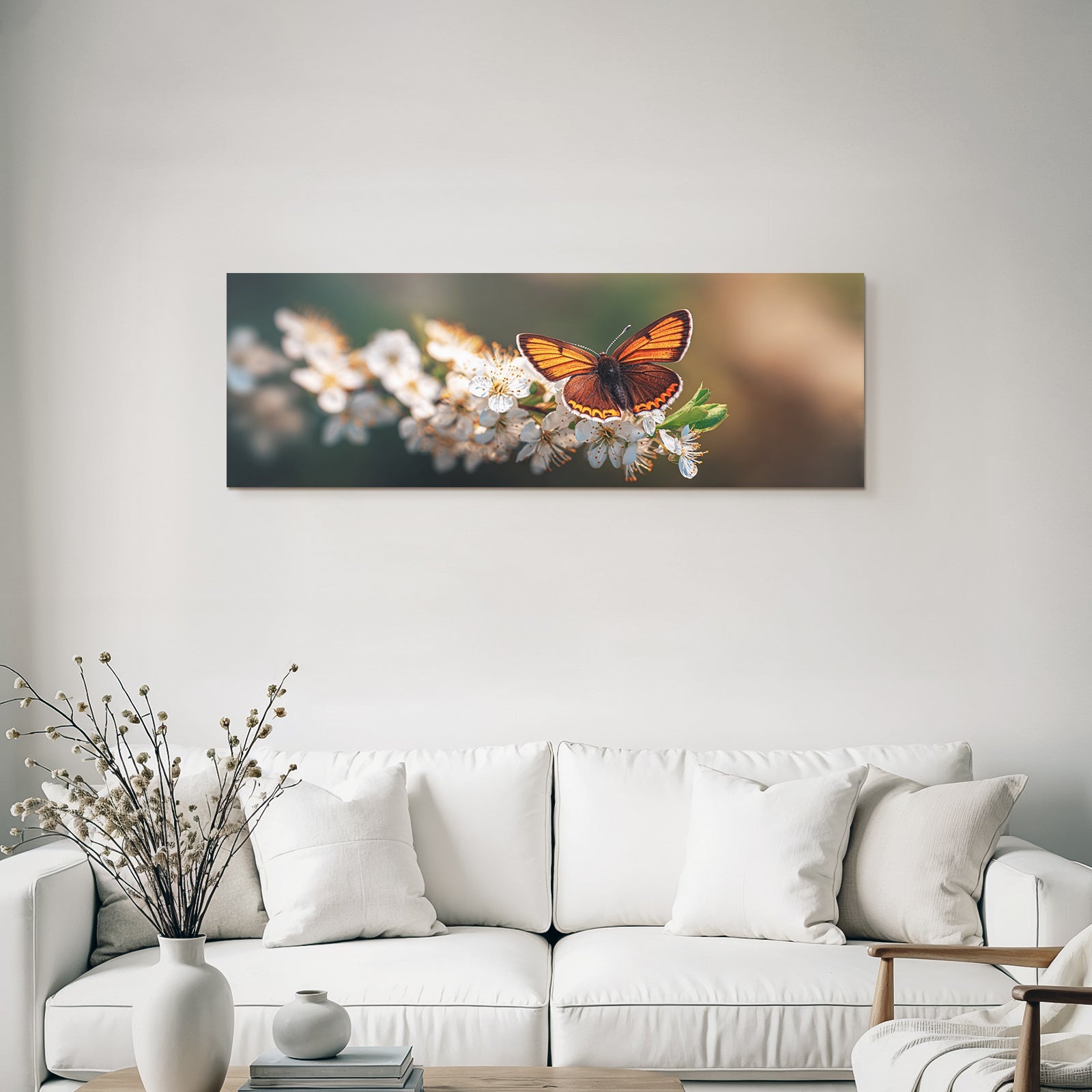 Schmetterling Mit Leuchtend Orangen Schwarzen Flügeln Auf Weissen Blumen