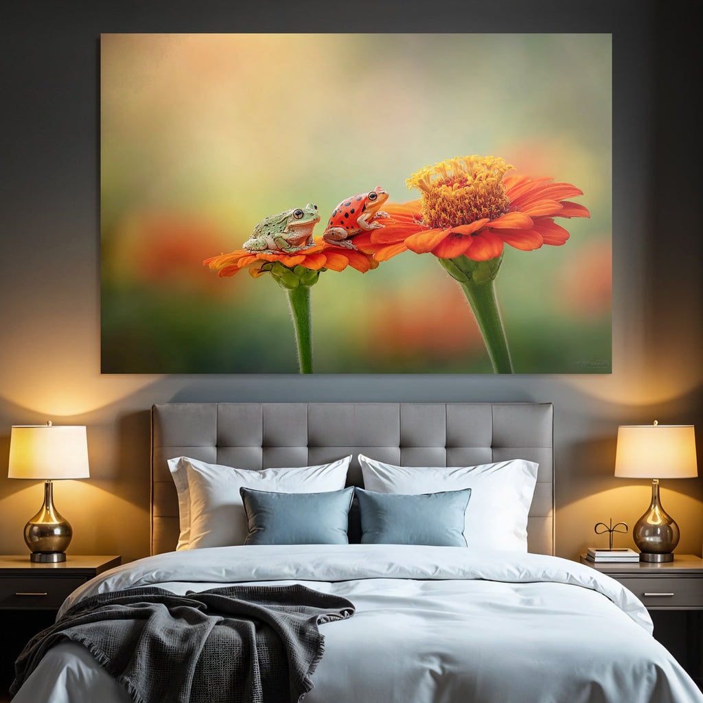 Zwei Frösche Auf Hellorangener Blume Traumhafter Hintergrund
