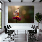 Schmetterling Auf Blume Goldene Stunde Unscharfer Hintergrund