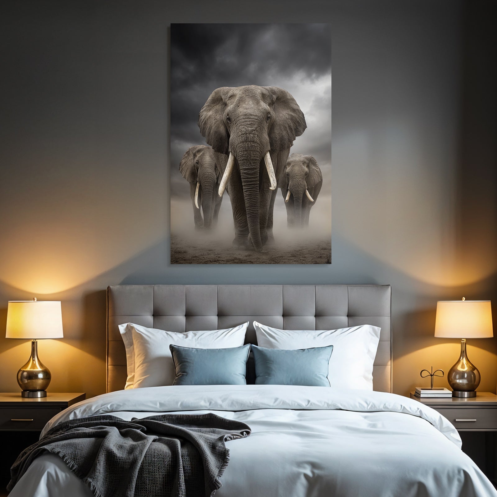 Drei Elephanten Vor Dramatischem Wolkenhimmel Mit Dust Und Mist