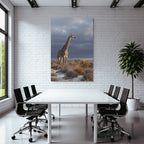 Giraffe Im Natürlichen Habitat Mit Vegetation Und Wolkigem Himmel