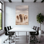 Gruppe Elefanten Durch Landschaft Mit Staubigem Boden Und Wolken Im Himmel