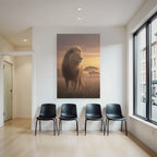 Lion Im Der Sonnenuntergang Mit Baum Silhoütten