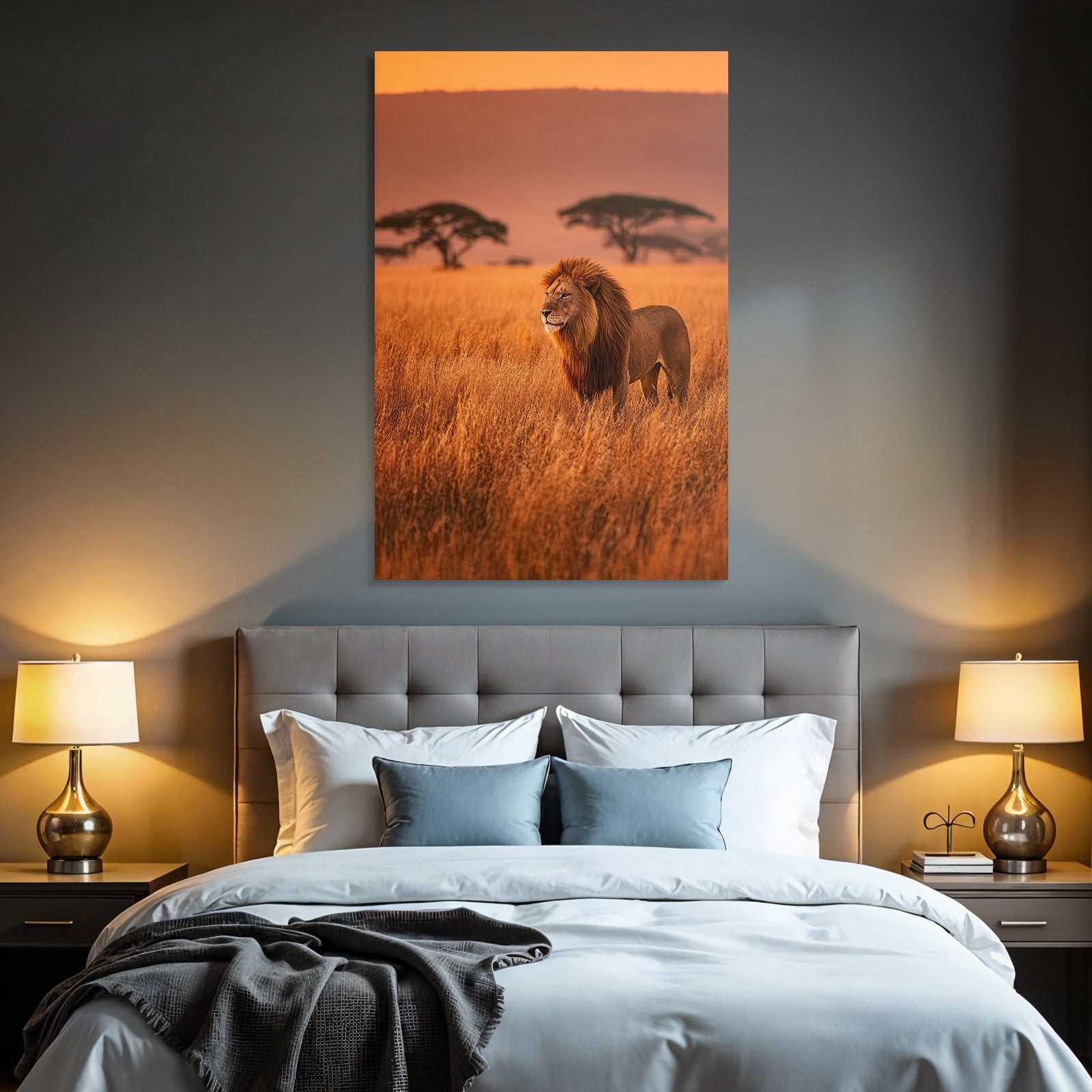 Lion In Grassy Field During Sunset Mit Silhoütten Von Bäumen