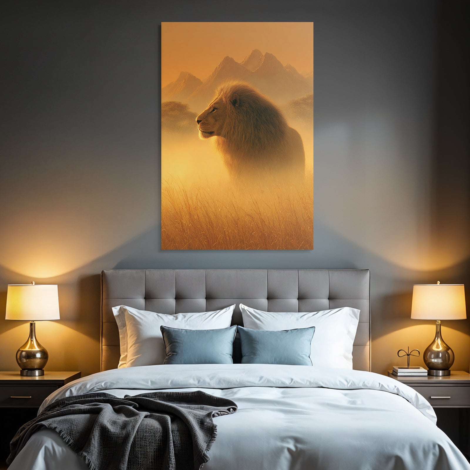 Löwe In Profil Goldene Misty Landscape Mit Bergen Hintergrund
