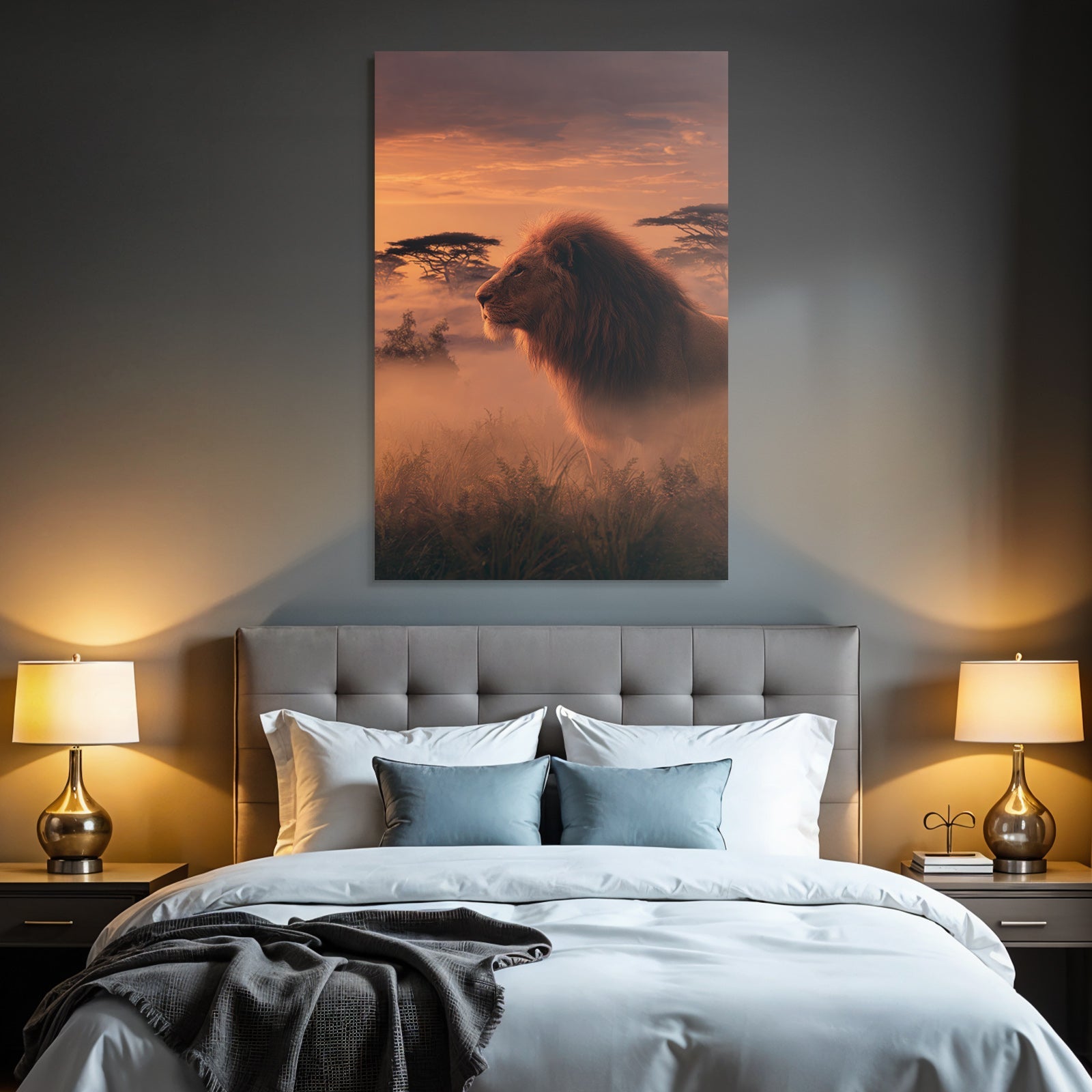 Majestätischer Löwe Im Nebligen Landschaft Bei Sonnenuntergang