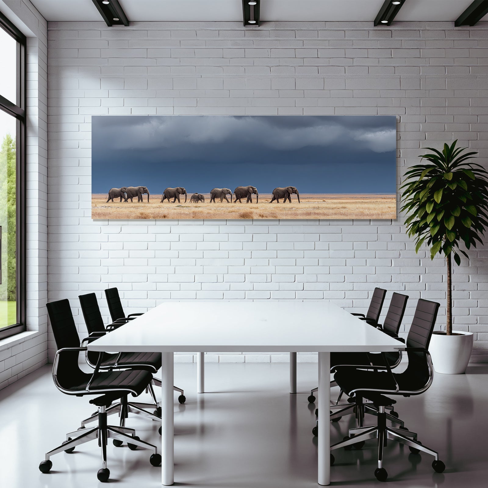 Elefanten Schreiten Durch Eine Grüne Landschaft Unter Einem Dramatischen Himmel