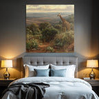 Giraffe In Einer Pittoresken Landschaft Mit Lauschiger Vegetation Und Hügeln