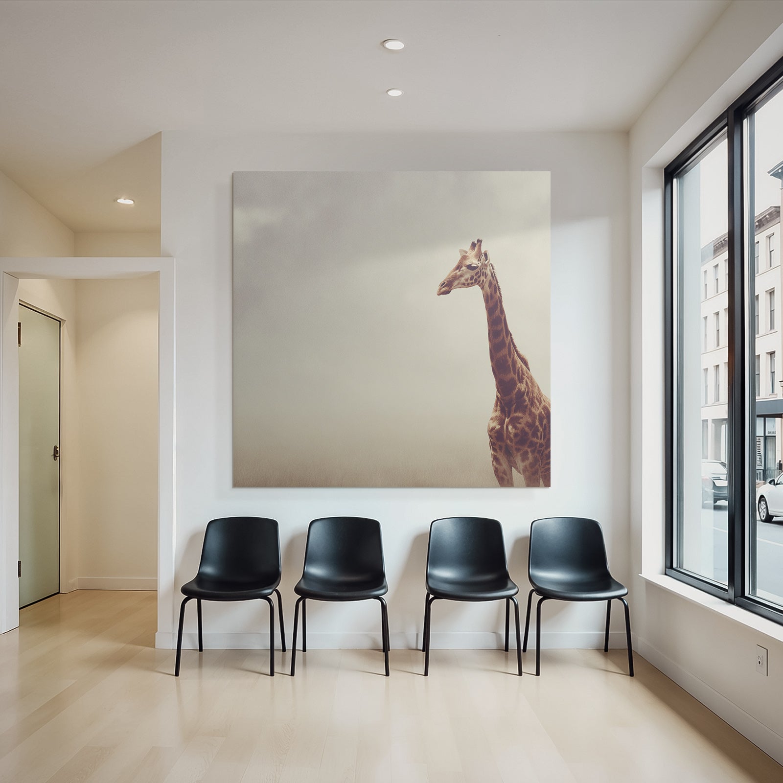 Giraffe In Einer Weiten Offenen Landschaft Mit Hazy Skylight