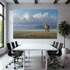 Giraffe In Der Landschaft Mit Bergen Himmel Und Wolken