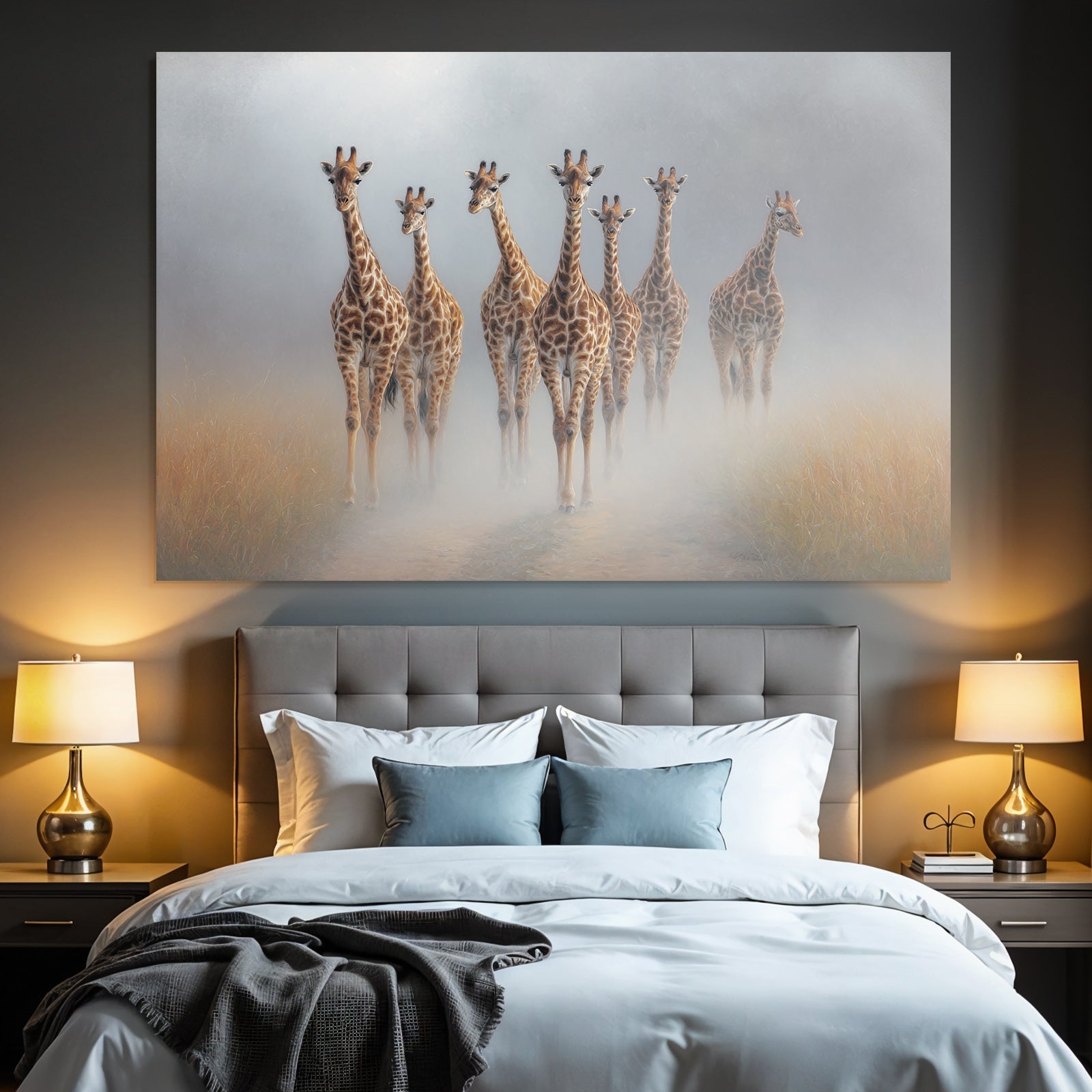 Giraffen Im Nebelhafte Landschaft Walken Durch Graspfad