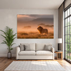 Lion In Einer Ruhigen Misty Landscape Bei Sonnenaufgang Oder Sunset