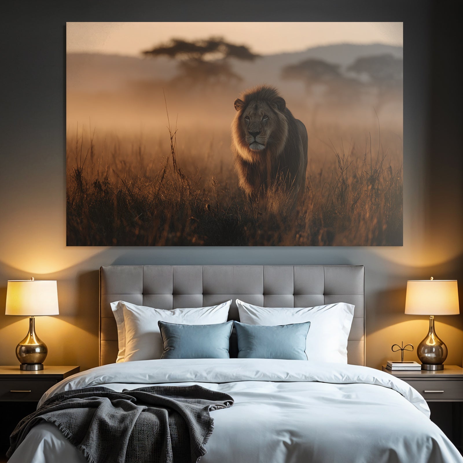 Lion In Nebliger Goldener Landschaft Bei Sonnenaufgang Oder Sonnenuntergang