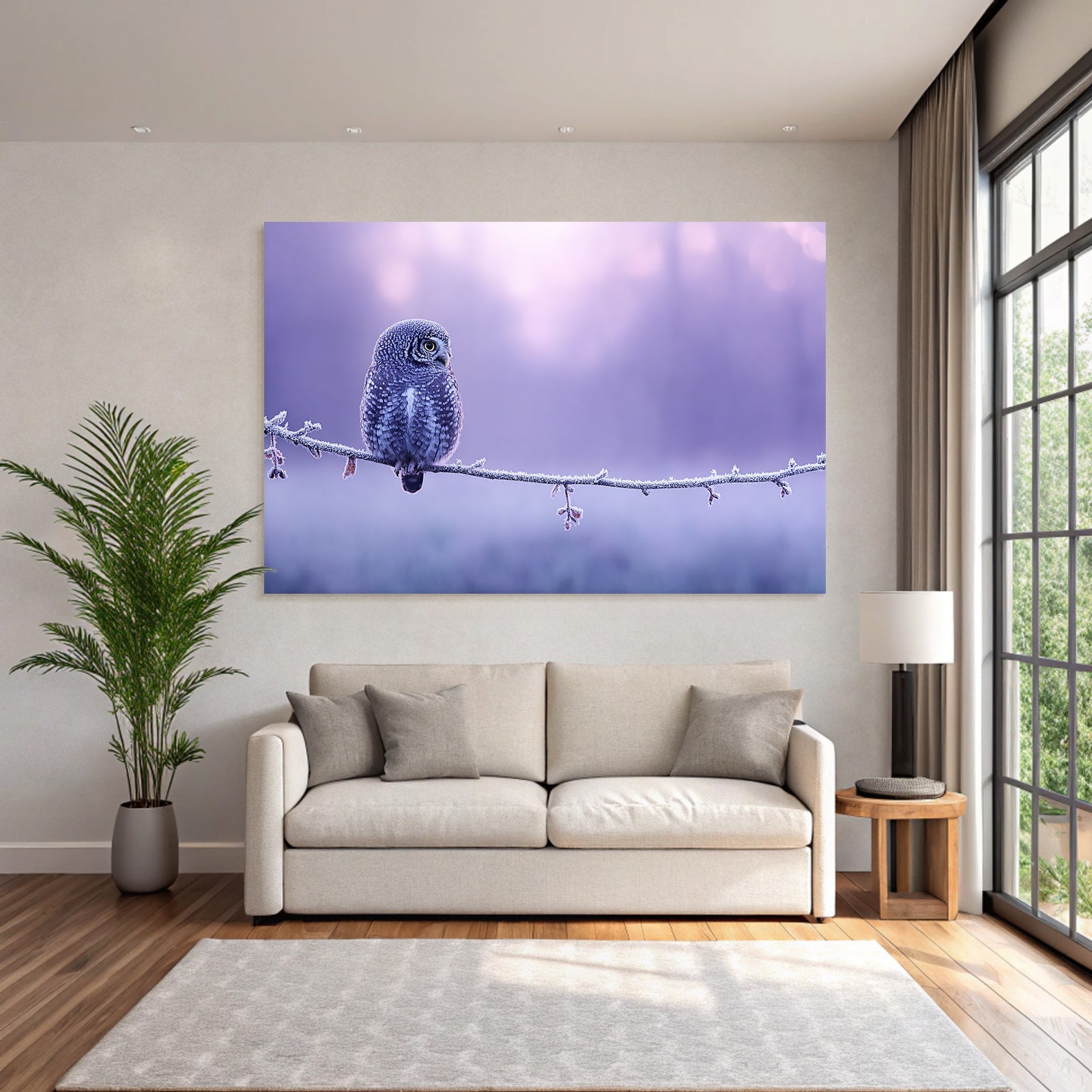 Kleine Eule Auf Frostigem Zweig Mit Lila Hintergrund