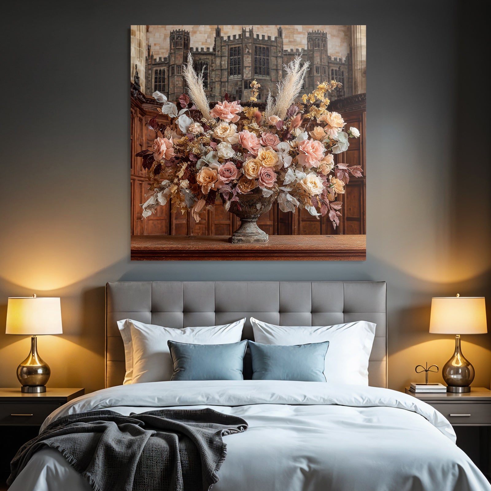 Trocken Retro Flowers Blumiges Arrangement In Ornamentalem Vase Mit Holz Hintergrund