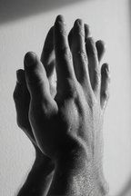 Hände Im Contrast Bw Licht Hintergrund Texturen Und Formen | Haende und Gestik | Menschen und Emotionen