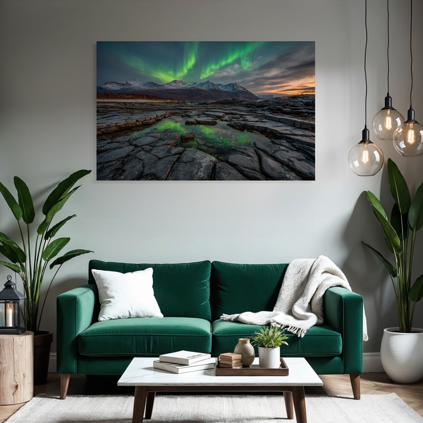 Polarlicht Nordlichter Über Felsen Mit Reflexion Im Wasser Und Schneebedeckten Bergen | Fjorde und Gletscher | Landschaften