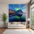 Polarlicht Szenische Landlandschaft Mit Bergen Und Nordlichtern Reflexion Im Wasser | Fjorde und Gletscher | Landschaften