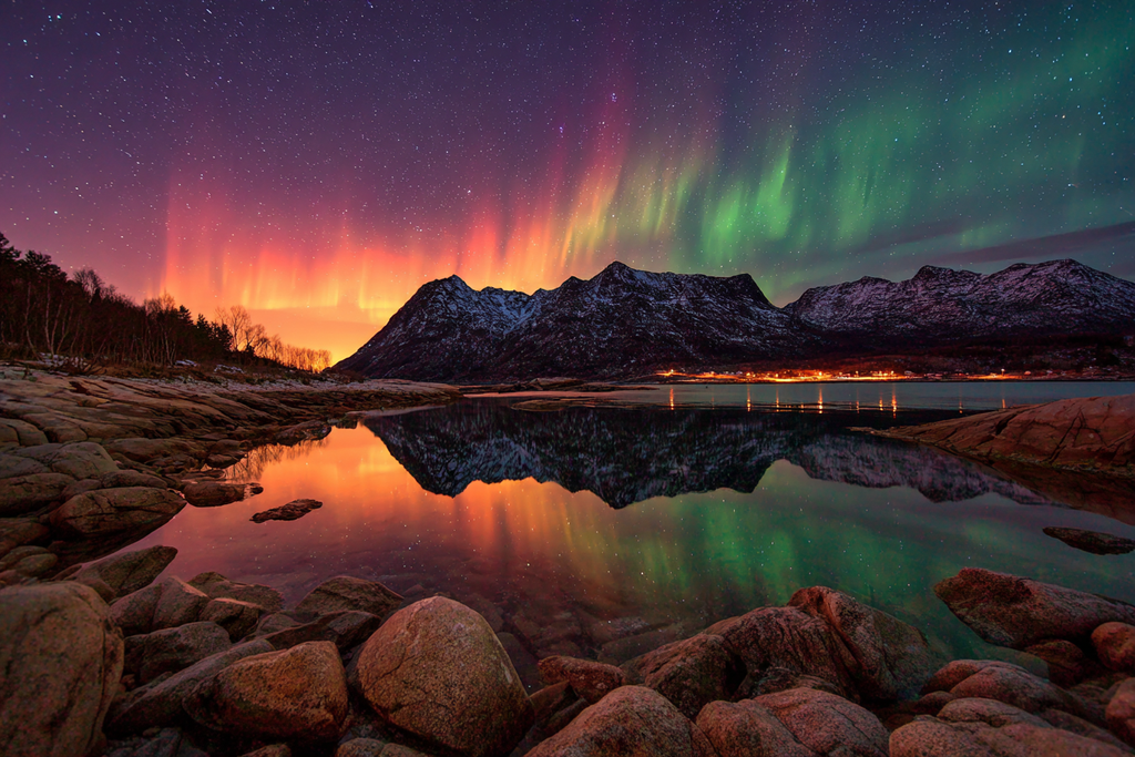 Polarlicht Nordlichlich Lichter Gebirgslandschaft Reflexion Im Wasser | Fjorde und Gletscher | Landschaften
