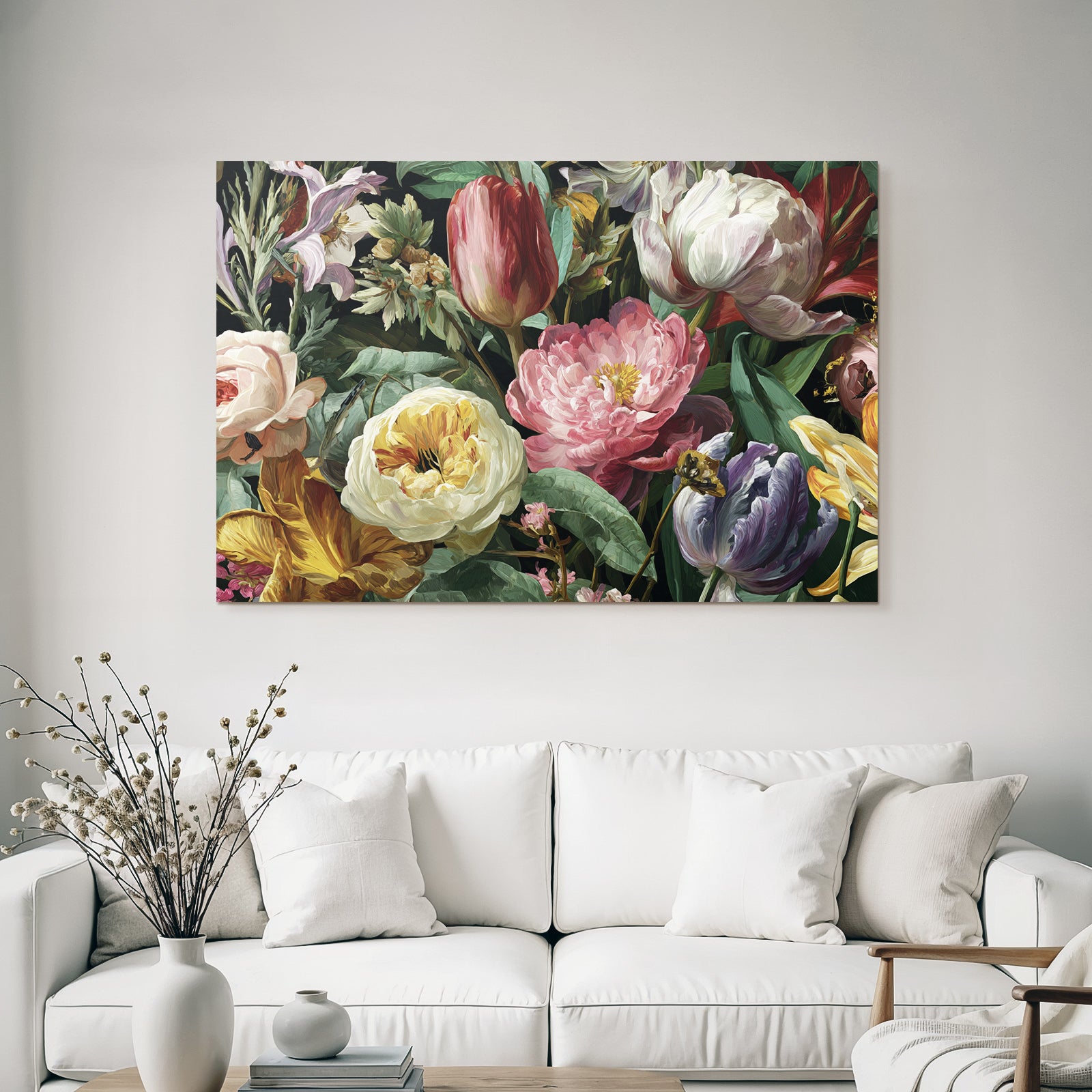 Üppiger Bunter Strauss Mit Rosen Tulpen Pfingstrosen Und Blattwerk Vor Dunklem Hintergrund
