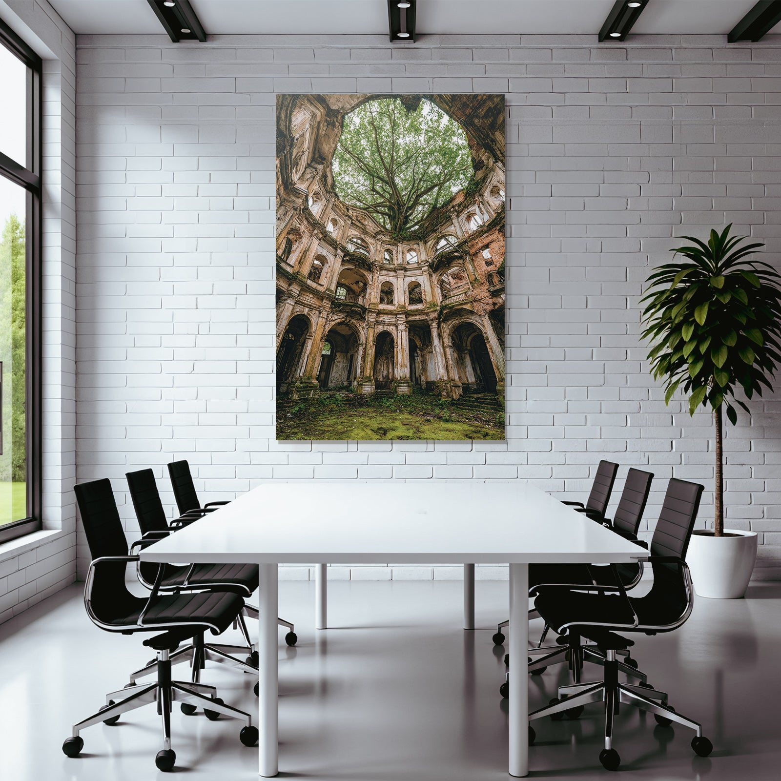 Verlassene Gebaeude Und Baum Wachsend Durch Mitte Ornamentale Elemente | Lost Places | Architektur