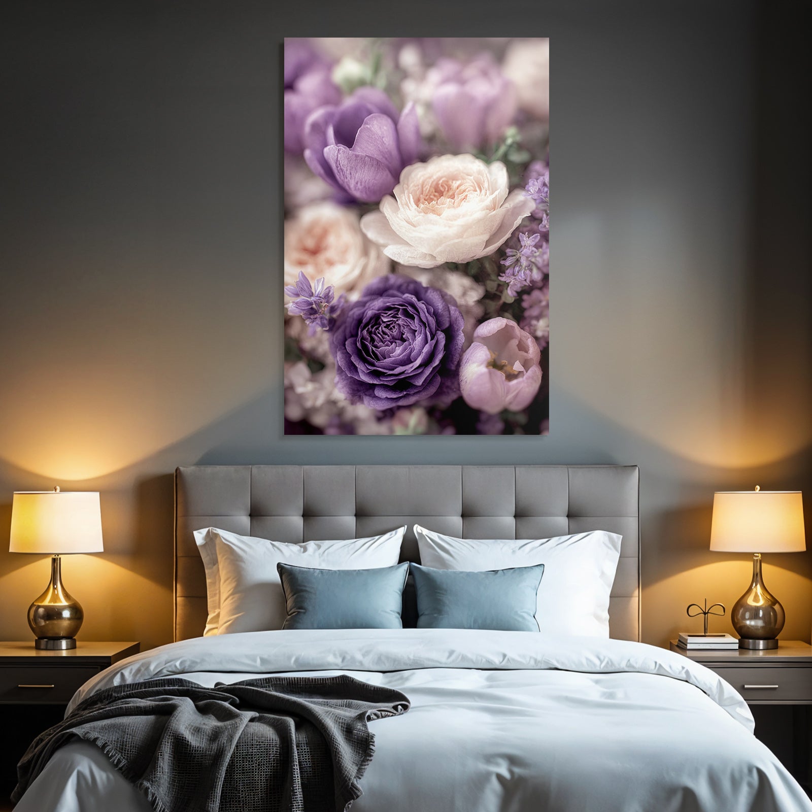 Romantische Anordnung In Pastelllila Mit Tulpen Und Zarten Blüten