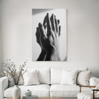 Hände Im Contrast Bw Licht Hintergrund Texturen Und Formen | Haende und Gestik | Menschen und Emotionen