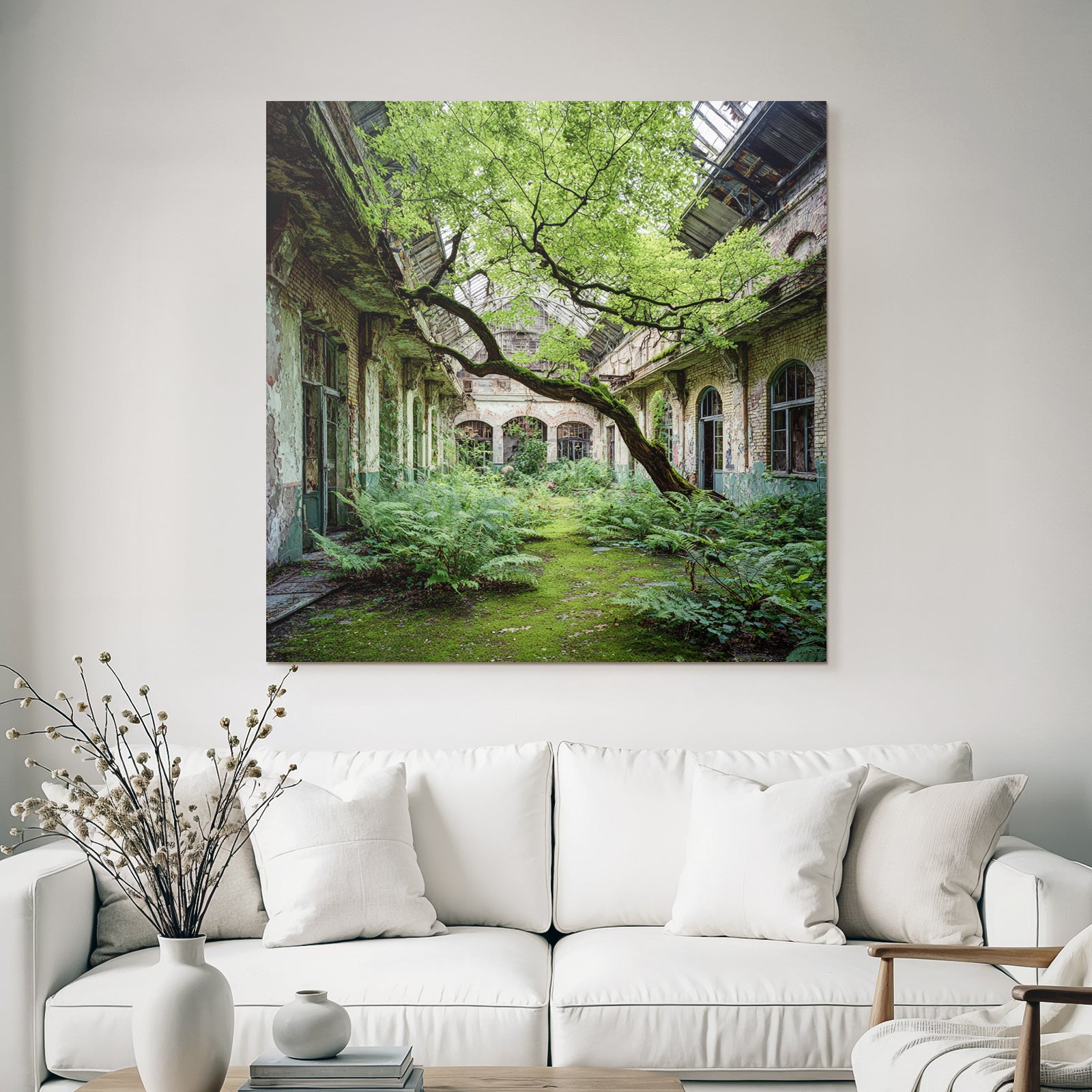 Verlassener Innenraum Natur Erobert Mit Baum Und Farnen | Lost Places | Architektur