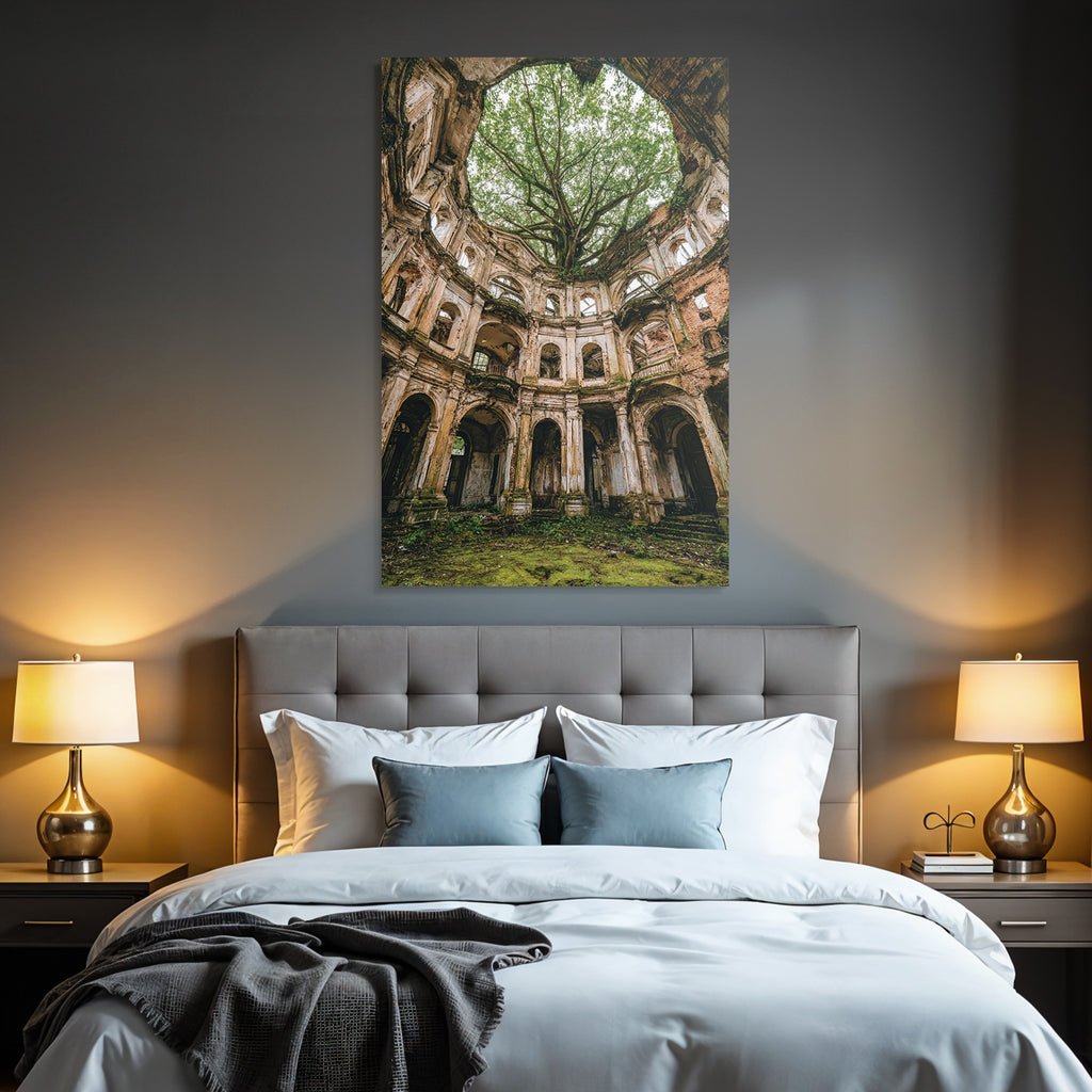 Verlassene Gebaeude Und Baum Wachsend Durch Mitte Ornamentale Elemente | Lost Places | Architektur