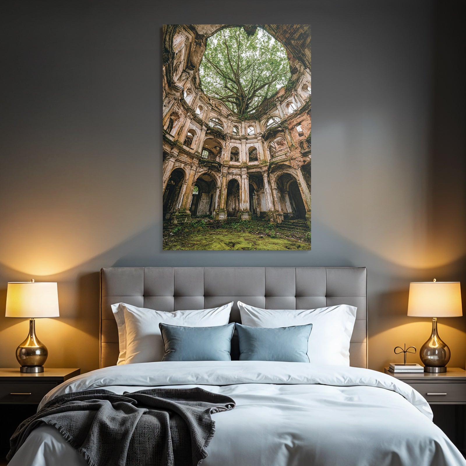 Verlassene Gebaeude Und Baum Wachsend Durch Mitte Ornamentale Elemente | Lost Places | Architektur