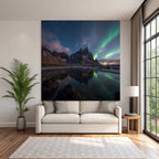 Polarlicht Atemberaubende Naturlandschaft Mit Bergen Und Nordlichtern Reflektion Im Wasser | Fjorde und Gletscher | Landschaften