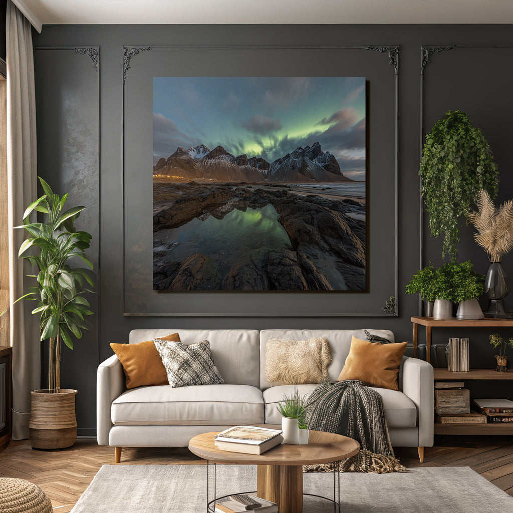Polarlicht Schneebedeckte Berge Felsenstrand Und Nordlichter | Fjorde und Gletscher | Landschaften