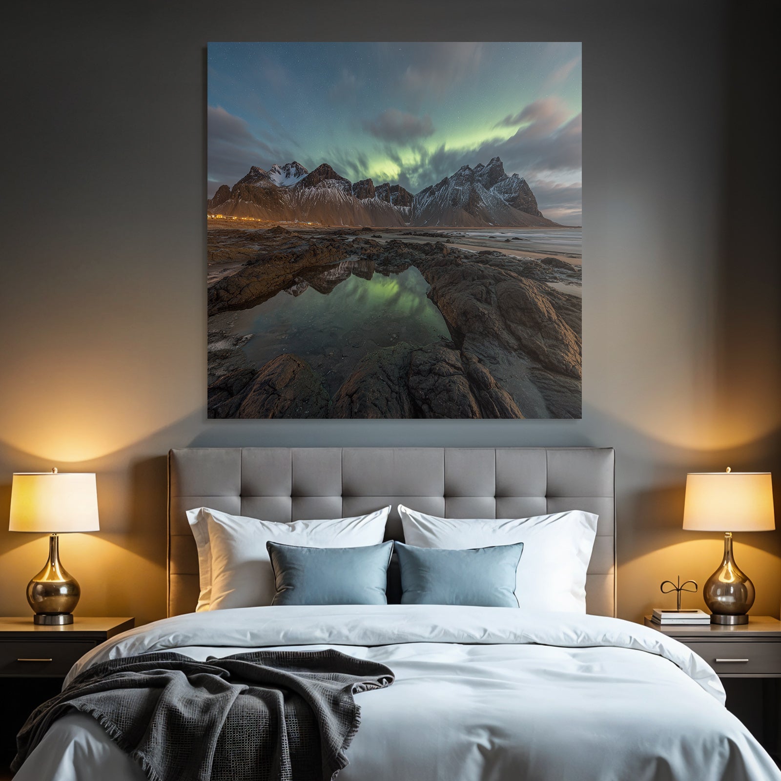 Polarlicht Schneebedeckte Berge Felsenstrand Und Nordlichter | Fjorde und Gletscher | Landschaften