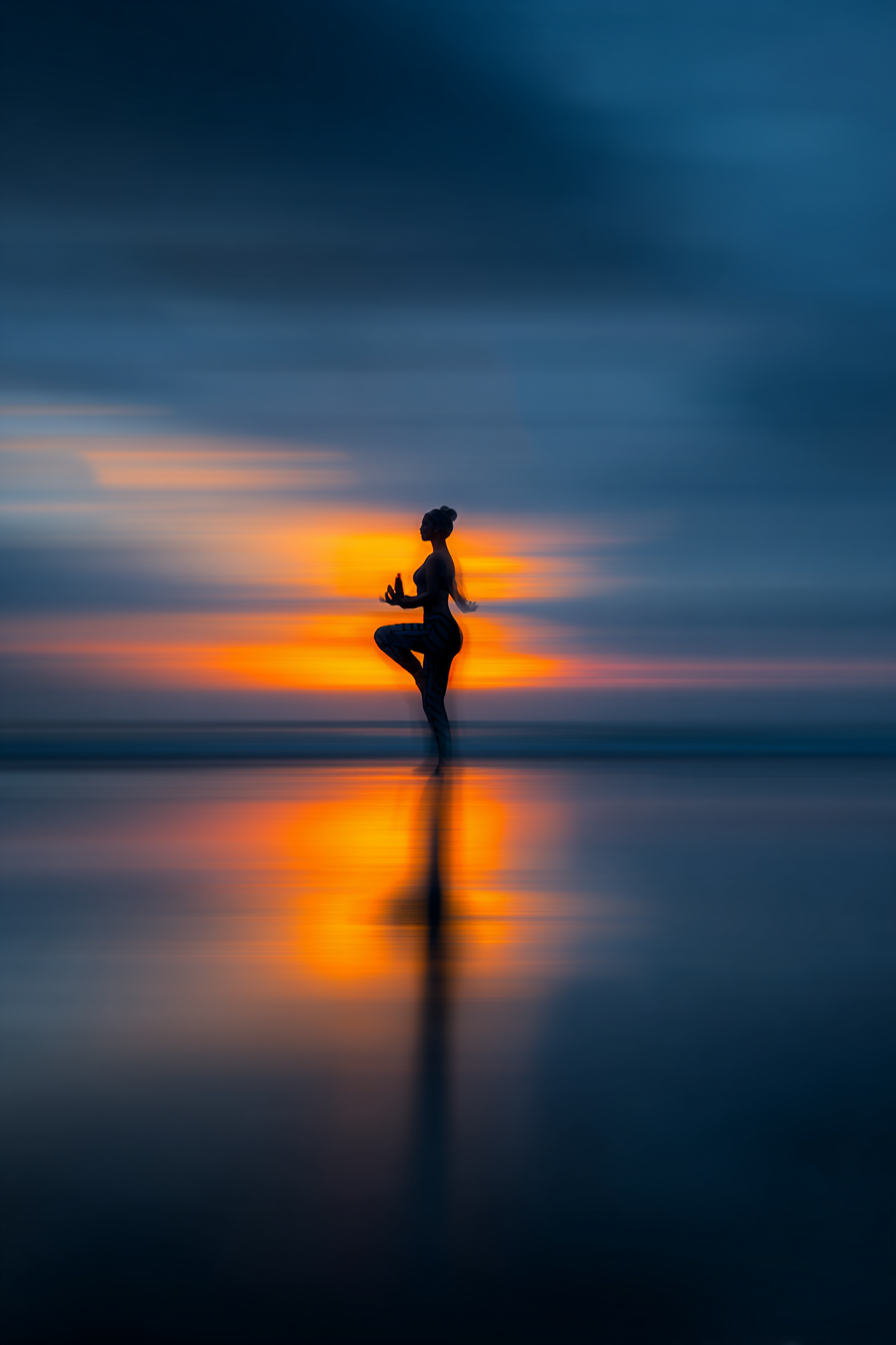 Yoga Meditation Yoga Pose Am Sunset Reflexionen Im Wasser Ruhe Und Stille | Yoga und Meditation | Themen und Hobbys