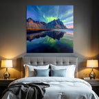 Polarlicht Szenische Landlandschaft Mit Bergen Und Nordlichtern Reflexion Im Wasser | Fjorde und Gletscher | Landschaften