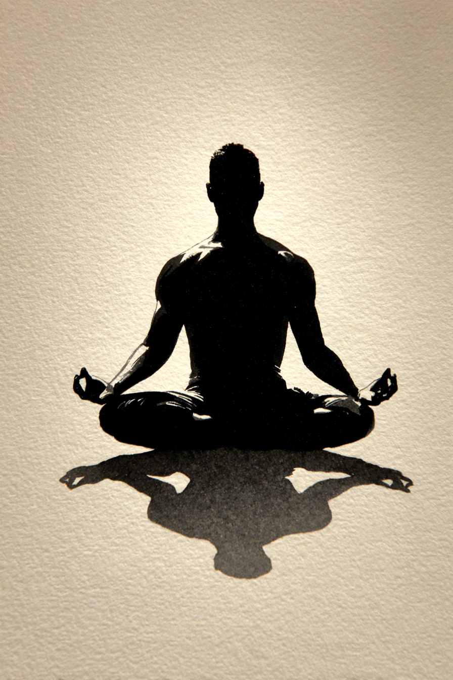Yoga Meditation Silhoütte Einer Person Im Meditativen Sitz Geste | Yoga und Meditation | Themen und Hobbys
