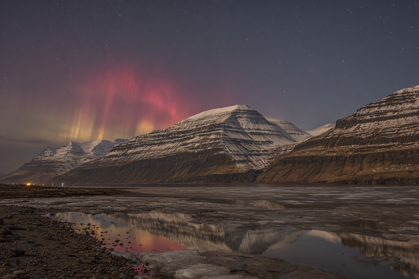 Polarlicht Schneebedeckte Berge Und Aurora Reflexion Im Nacht Himmel | Fjorde und Gletscher | Landschaften