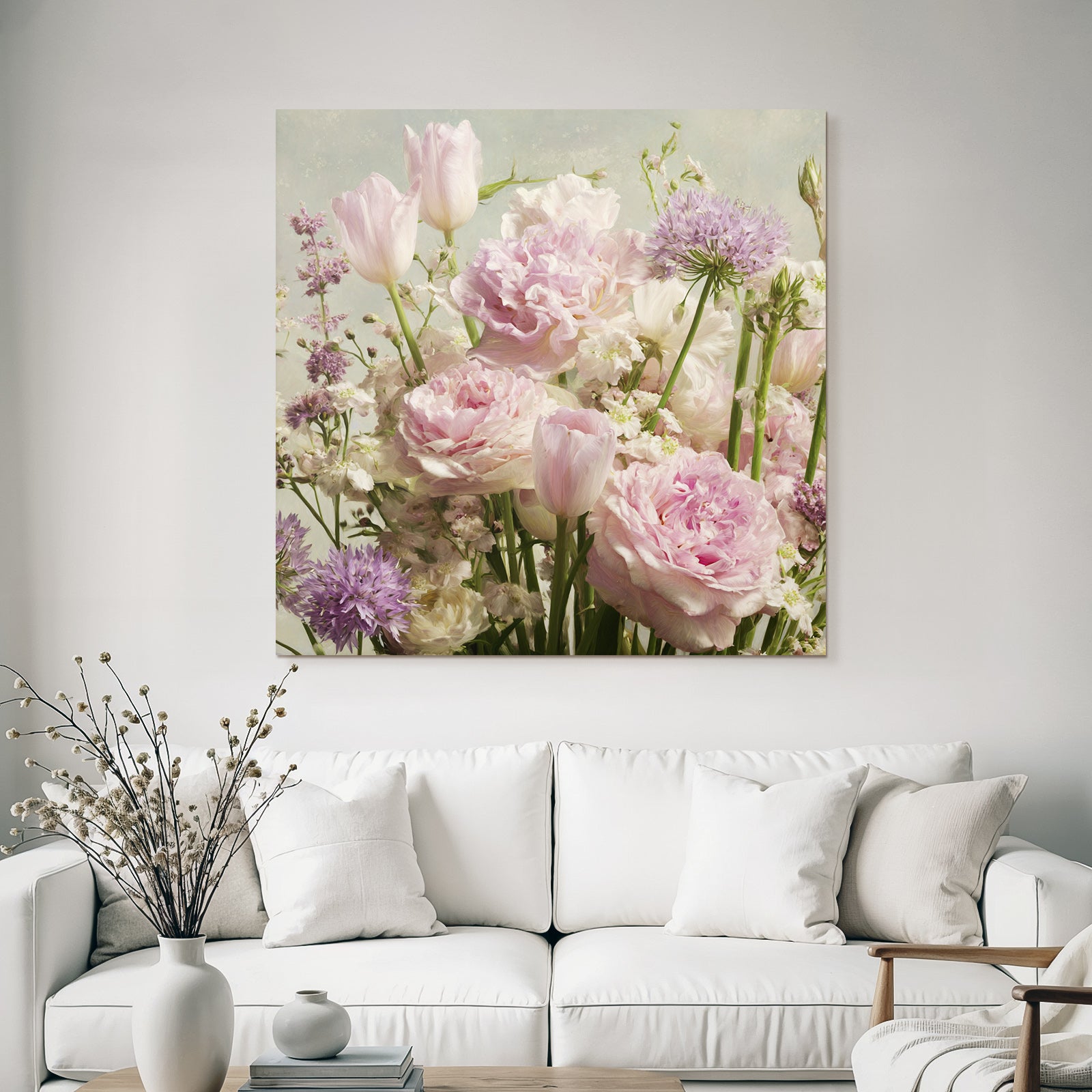 Sanftes Pastell Arrangement Aus Tulpen Und Pfingstrosen