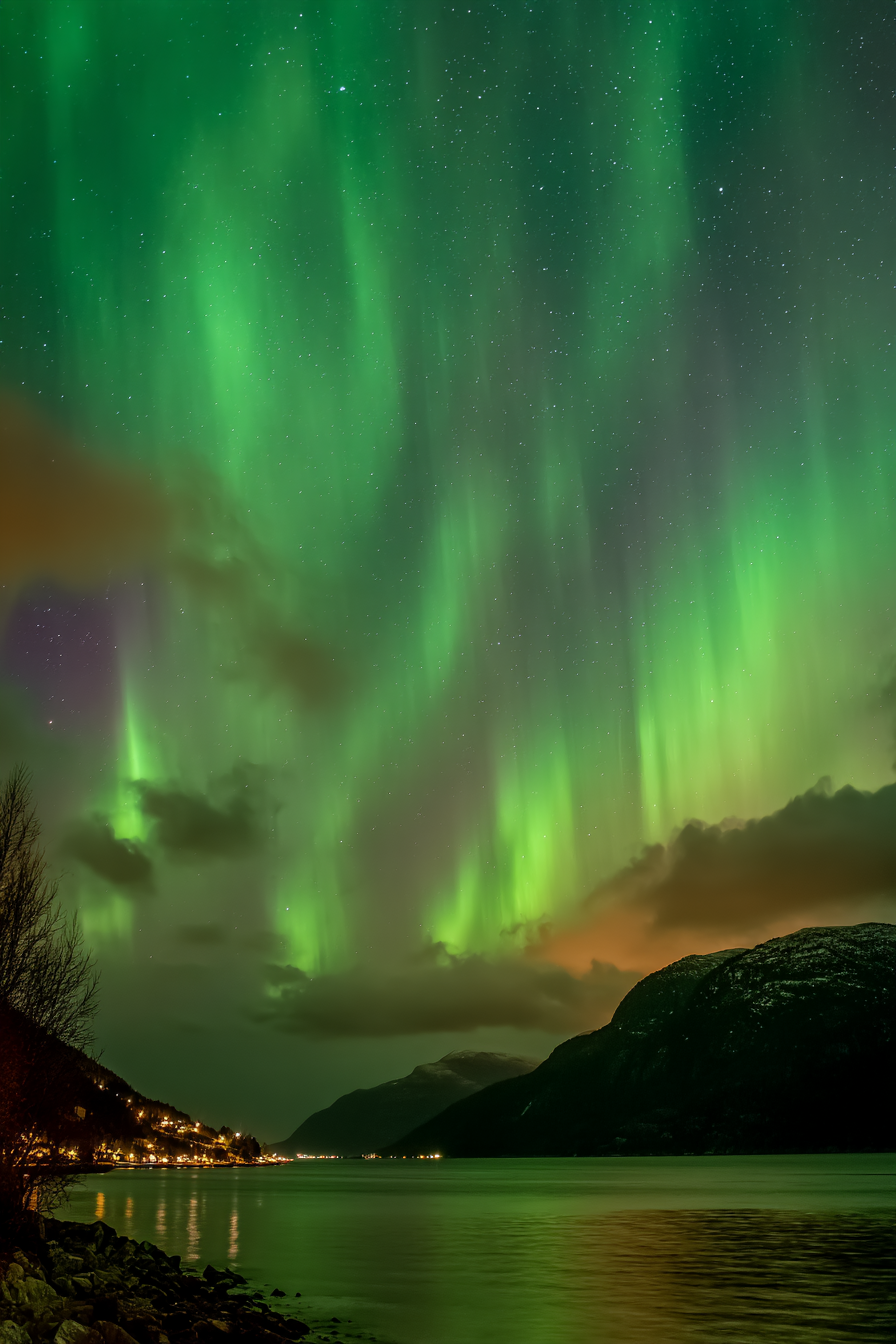 Polarlicht Nordlichter Aurora Borealis Nacht Himmel Bergblick Reflexion Wasser | Fjorde und Gletscher | Landschaften