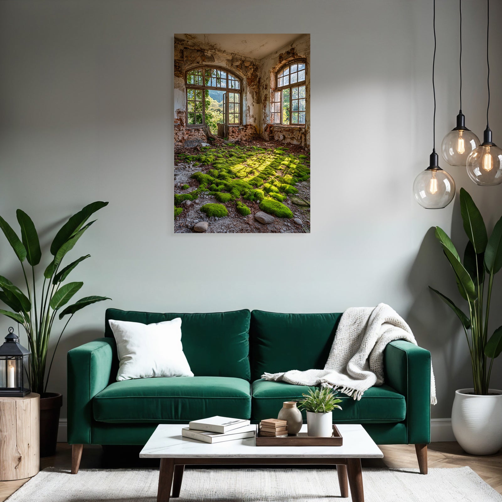 Verlassener Raum Mit Moos Und Zerfallenen Wänden | Lost Places | Architektur