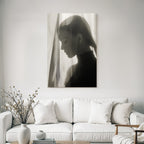 Monochrome Portrait Mit Sheer Stoff Introspektiv Lichtspiel | Aktkunst und Sinnlichkeit | Menschen und Emotionen