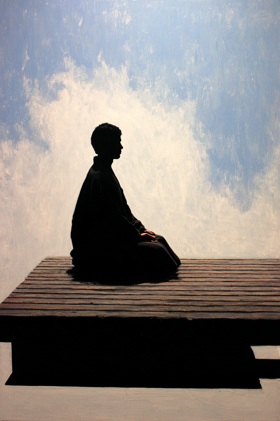 Yoga Meditation Meditierende Person Auf Platform Mit Blaüm Himmel Und Wolken | Yoga und Meditation | Themen und Hobbys