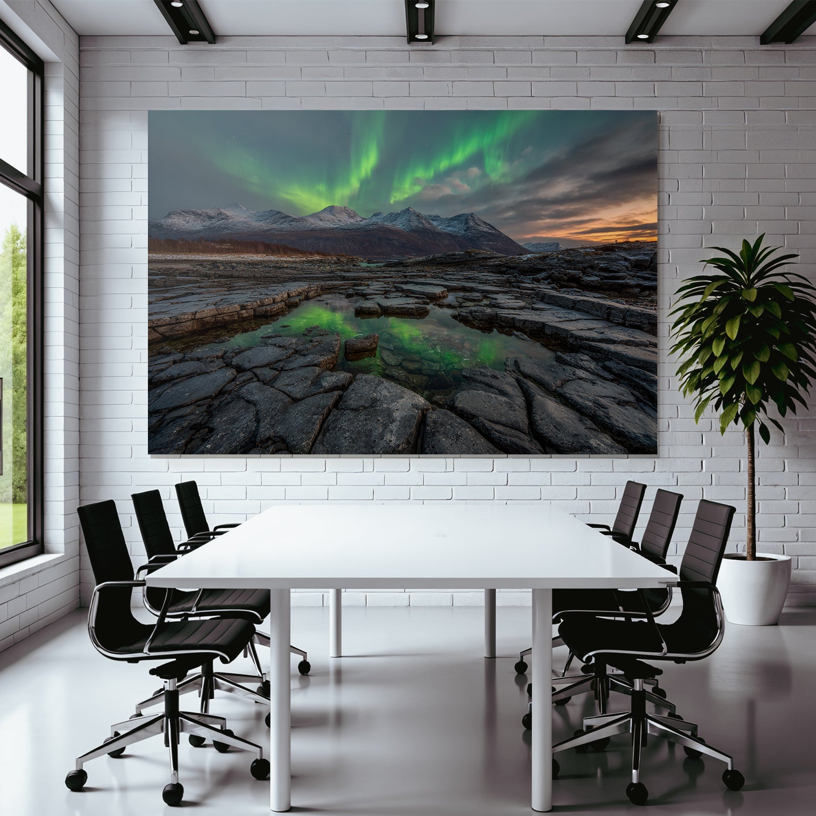 Polarlicht Nordlichter Über Felsen Mit Reflexion Im Wasser Und Schneebedeckten Bergen | Fjorde und Gletscher | Landschaften