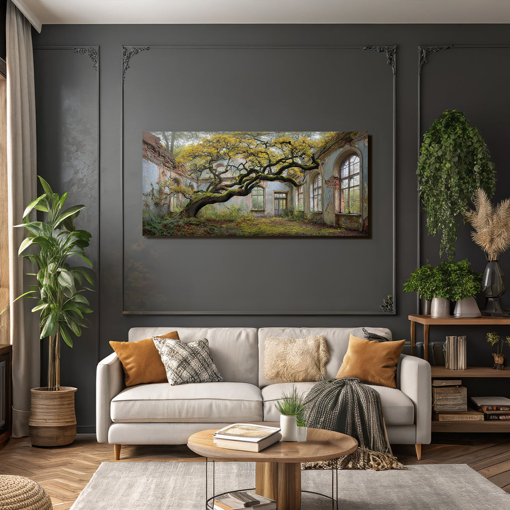 Verwilderter Raum Mit Baum Und Verfallenen Wänden | Lost Places | Architektur